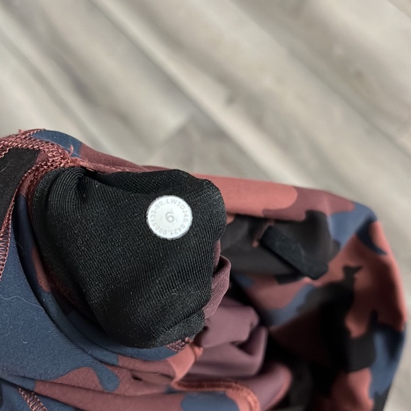 Lululemon Wunder Train High-Rise Tight 28"
Heritage 365 Camo Smoky Red Night Sea - Picture 4 of 6